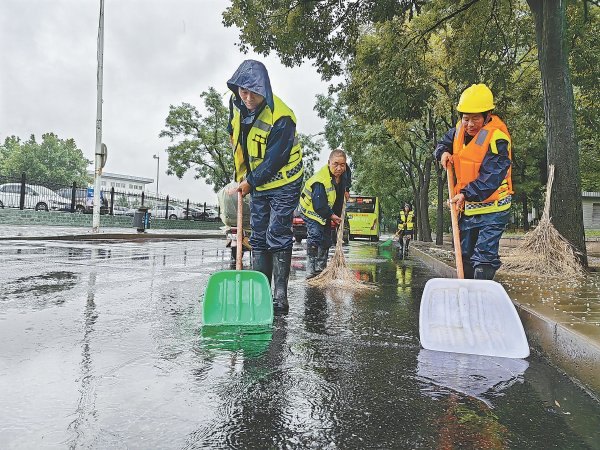 冠盈配资 房屋漏雨快维修，道路积水请抽排！12345三天接涉雨来电3.3万件
